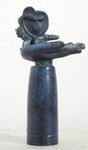 Hand mit Schmetterling (Bronze/blau) - AhRTISTS Titus Reinarz
